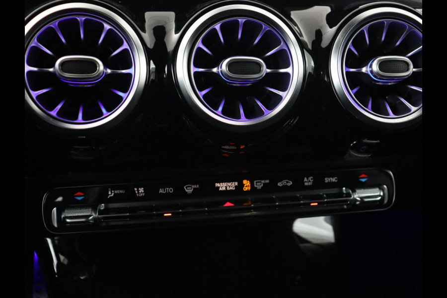 Mercedes-Benz A-Klasse 180d Business Solution AMG | Carplay | Stoelverwarming | Sfeerverlichting | Park Assist | Navigatie | Widescreen | Full LED | Camera Mercedes-Benz A-Klasse 180d Business Solution AMG | Carplay | Stoelverwarming | Sfeerverlichting | Park Assist | Navigatie | Widescreen | Full LED | Camera