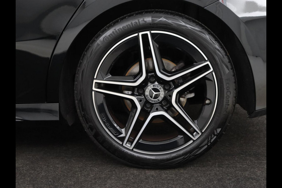 Mercedes-Benz A-Klasse 180d Business Solution AMG | Carplay | Stoelverwarming | Sfeerverlichting | Park Assist | Navigatie | Widescreen | Full LED | Camera Mercedes-Benz A-Klasse 180d Business Solution AMG | Carplay | Stoelverwarming | Sfeerverlichting | Park Assist | Navigatie | Widescreen | Full LED | Camera