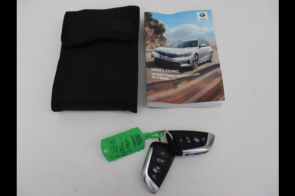 BMW 3-serie 320e High Executive | M Sport | Panoramadak | Leder | Adaptive cruise | Laser Light | Stoel & stuurverwarming | Park Assist | Sportstoelen | Carplay | Live Cockpit | 20'' | PHEV | Plug In BMW 3-serie 320e High Executive | M Sport | Panoramadak | Leder | Adaptive cruise | Laser Light | Stoel & stuurverwarming | Park Assist | Sportstoelen | Carplay | Live Cockpit | 20'' | PHEV | Plug In