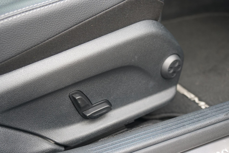 Mercedes-Benz C-Klasse Estate 180 AMG Sport Edition *INCL BTW* + PANODAK / BI-XENON / 19'' LMV / STOELVERWARMING