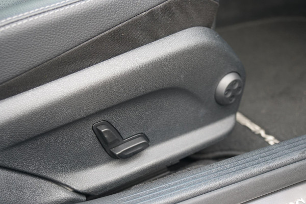 Mercedes-Benz C-Klasse Estate 180 AMG Sport Edition *INCL BTW* + PANODAK / BI-XENON / 19'' LMV / STOELVERWARMING