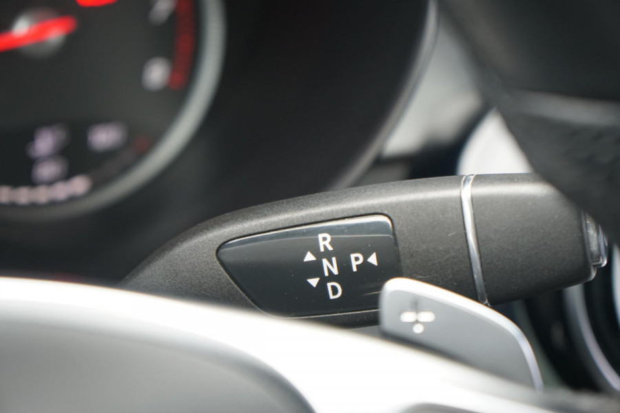 Mercedes-Benz C-Klasse Estate 180 AMG Sport Edition *INCL BTW* + PANODAK / BI-XENON / 19'' LMV / STOELVERWARMING