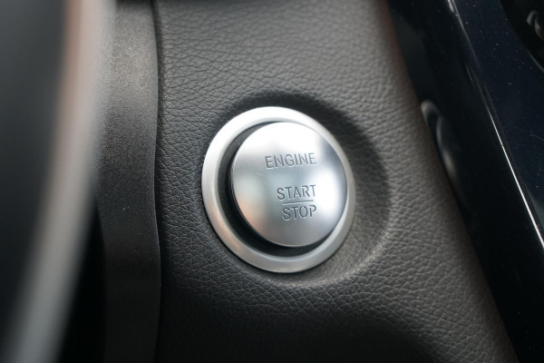 Mercedes-Benz C-Klasse Estate 180 AMG Sport Edition *INCL BTW* + PANODAK / BI-XENON / 19'' LMV / STOELVERWARMING