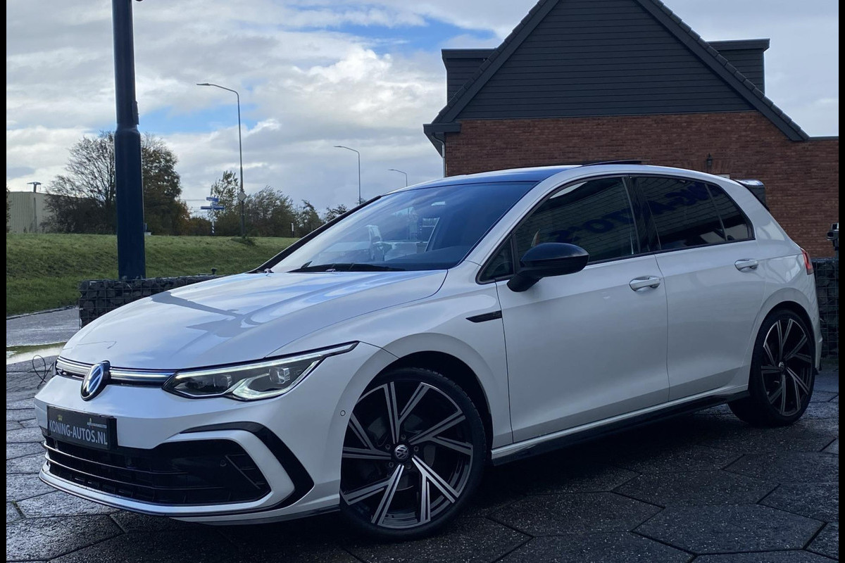 Volkswagen Golf 1.5 eTSI R-Line/ Virtual CP/ Pano/ IQ-light/ Sfeer/Cam/19"/Keyless Volkswagen Golf 1.5 eTSI R-Line/ Virtual CP/ Pano/ IQ-light/ Sfeer/Cam/19"/Keyless
