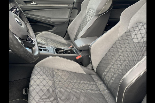 Volkswagen Golf 1.5 eTSI R-Line/ Virtual CP/ Pano/ IQ-light/ Sfeer/Cam/19"/Keyless