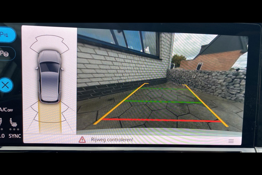 Volkswagen Golf 1.5 eTSI R-Line/ Virtual CP/ Pano/ IQ-light/ Sfeer/Cam/19"/Keyless