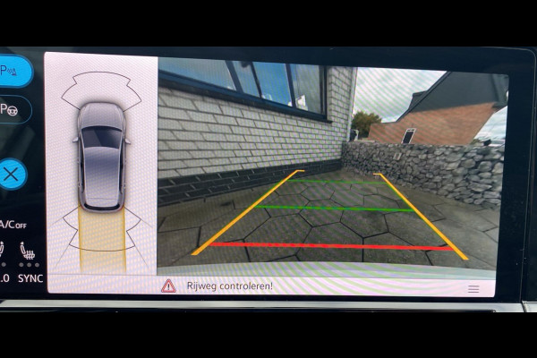 Volkswagen Golf 1.5 eTSI R-Line/ Virtual CP/ Pano/ IQ-light/ Sfeer/Cam/19"/Keyless