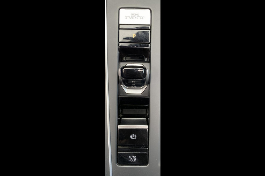 Volkswagen Golf 1.5 eTSI R-Line/ Virtual CP/ Pano/ IQ-light/ Sfeer/Cam/19"/Keyless