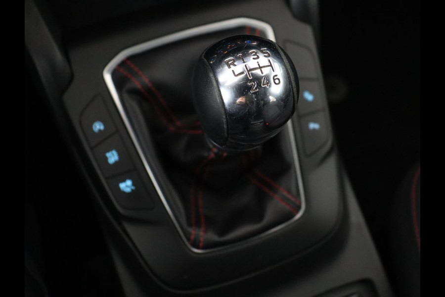 Ford Focus 1.5 EcoBoost ST Line | Panoramadak | Adaptive cruise | Stoel & stuurverwarming | Camera | B&O Sound | Carplay | Navigatie | Full LED | Park Assist | Airco Ford Focus 1.5 EcoBoost ST Line | Panoramadak | Adaptive cruise | Stoel & stuurverwarming | Camera | B&O Sound | Carplay | Navigatie | Full LED | Park Assist | Airco