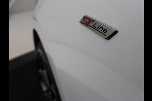 Ford Focus 1.5 EcoBoost ST Line | Panoramadak | Adaptive cruise | Stoel & stuurverwarming | Camera | B&O Sound | Carplay | Navigatie | Full LED | Park Assist | Airco Ford Focus 1.5 EcoBoost ST Line | Panoramadak | Adaptive cruise | Stoel & stuurverwarming | Camera | B&O Sound | Carplay | Navigatie | Full LED | Park Assist | Airco