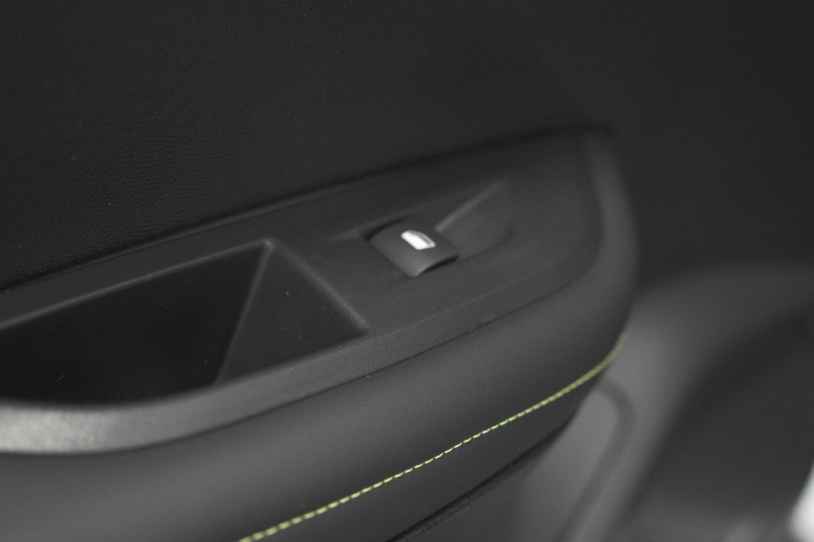 Peugeot 2008 Hybrid 136 e-DSC6 GT | 360 Camera | Panoramadak | Adaptieve Cruise Control | Dodehoekdetectie | Navigatie Peugeot 2008 Hybrid 136 e-DSC6 GT | 360 Camera | Panoramadak | Adaptieve Cruise Control | Dodehoekdetectie | Navigatie