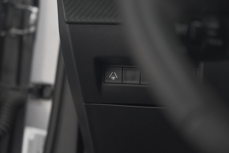 Peugeot 2008 Hybrid 136 e-DSC6 GT | 360 Camera | Panoramadak | Adaptieve Cruise Control | Dodehoekdetectie | Navigatie Peugeot 2008 Hybrid 136 e-DSC6 GT | 360 Camera | Panoramadak | Adaptieve Cruise Control | Dodehoekdetectie | Navigatie