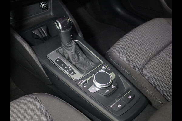 Audi Q2 35 TFSI Advanced edition 150 pk S-tronic | Navigatie | Parkeersensoren achter | Autom. airco | Apple Carplay/Android Auto | LED koplampen | Audi Q2 35 TFSI Advanced edition 150 pk S-tronic | Navigatie | Parkeersensoren achter | Autom. airco | Apple Carplay/Android Auto | LED koplampen |