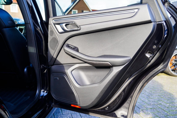 Porsche Macan 2.0 | Suede stuurwiel | Pano | Stuurwiel verwarming | Bose | Luchtvering | Dealer onderhouden |