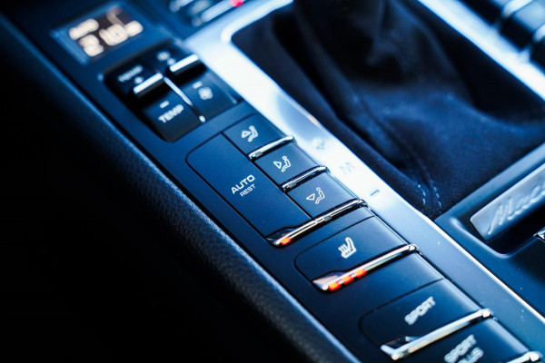 Porsche Macan 2.0 | Suede stuurwiel | Pano | Stuurwiel verwarming | Bose | Luchtvering | Dealer onderhouden |