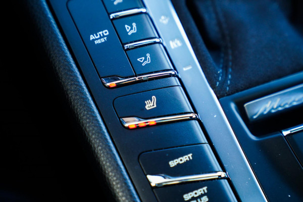 Porsche Macan 2.0 | Suede stuurwiel | Pano | Stuurwiel verwarming | Bose | Luchtvering | Dealer onderhouden |