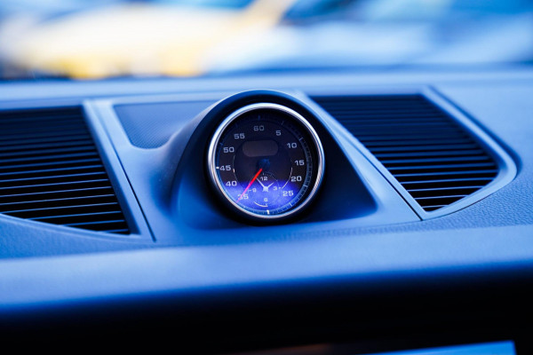 Porsche Macan 2.0 | Suede stuurwiel | Pano | Stuurwiel verwarming | Bose | Luchtvering | Dealer onderhouden |