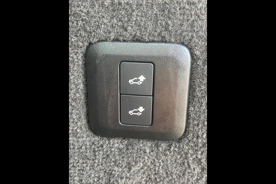 Land Rover Range Rover Sport P400 HYBRID PANO/HEADUP/DEALER ONDERHOUDEN Land Rover Range Rover Sport P400 HYBRID PANO/HEADUP/DEALER ONDERHOUDEN