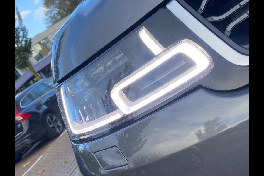 Land Rover Range Rover Sport P400 HYBRID PANO/HEADUP/DEALER ONDERHOUDEN Land Rover Range Rover Sport P400 HYBRID PANO/HEADUP/DEALER ONDERHOUDEN