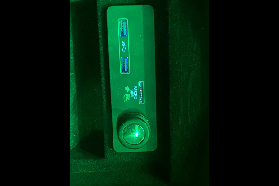 Land Rover Range Rover Sport P400 HYBRID PANO/HEADUP/DEALER ONDERHOUDEN Land Rover Range Rover Sport P400 HYBRID PANO/HEADUP/DEALER ONDERHOUDEN