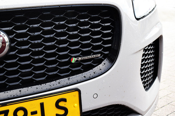 Jaguar E-Pace 2.0 P250 AWD R-Dynamic SE | Meridian | Leer | Stoelverw. | Camera Jaguar E-Pace 2.0 P250 AWD R-Dynamic SE | Meridian | Leer | Stoelverw. | Camera