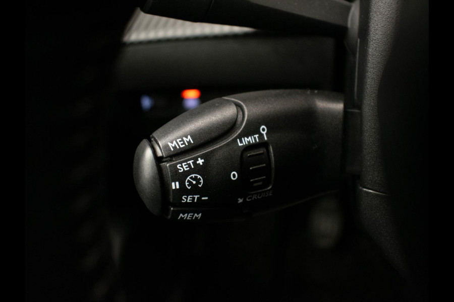 Peugeot 208 1.2 PureTech Sport (APPLE CARPLAY,NAVI,CRUISE,LED,LANE ASSIST,DAB,SPORTSTOELEN,NIEUWE APK,NETTE STAAT)