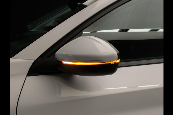 Peugeot 208 1.2 PureTech Sport (APPLE CARPLAY,NAVI,CRUISE,LED,LANE ASSIST,DAB,SPORTSTOELEN,NIEUWE APK,NETTE STAAT)