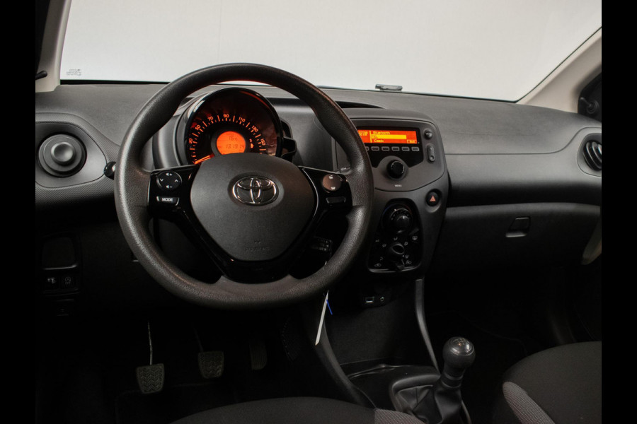 Toyota Aygo 1.0 VVT-i x-fun Sport (AIRCO,BLUETOOTH,CRUISE,LED,SPORTSTOELEN,NIEUWE APK,NETTE STAAT)