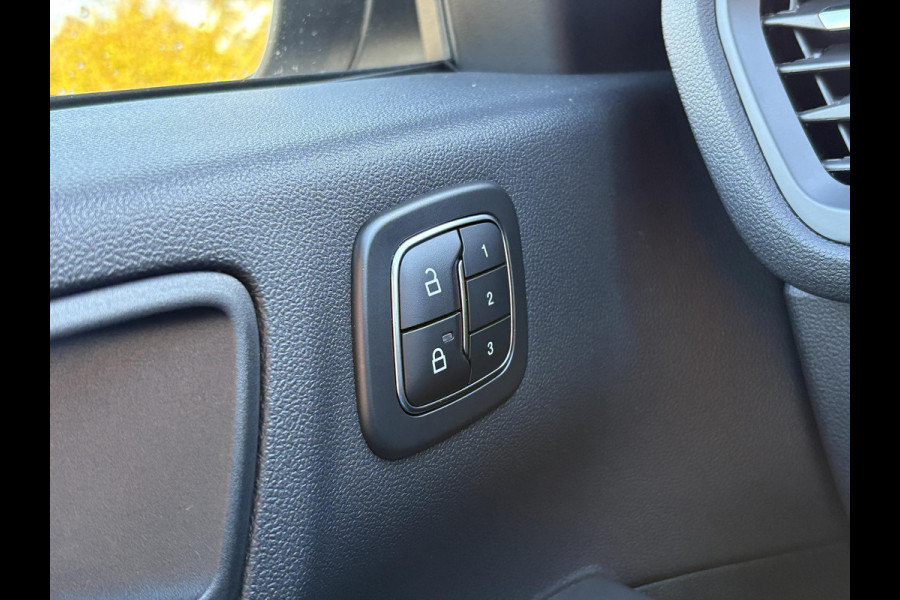 Ford Kuga 2.5 PHEV ST-Line X 243pk | Driver Assistance pack | Winterpack | Technology Pack | Panoramadak | Wegklapbare Trekhaak | 19 inch Licht metaal | Ford Kuga 2.5 PHEV ST-Line X 243pk | Driver Assistance pack | Winterpack | Technology Pack | Panoramadak | Wegklapbare Trekhaak | 19 inch Licht metaal |