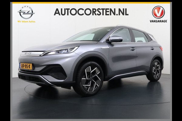 BYD ATTO 3 ACCU 60kWh Design Pano-dak Leer+Elektr.Verst. Warmtepomp Adaptieve Cruise 360°Camera Apple Carplay Android Auto Elektr.Achterklep Des Verkeersbord detectie WiFi DAB Led Rijstrooksensor Keyless Smartphone Entry Fabrieksgarantie tot 14-12-2030/150.000km Garantie op de LFP Accu tot 14-12-2030/200.000km €44.000,- Nieuw!