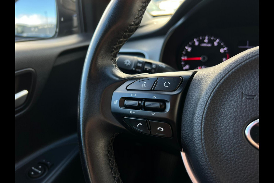 Kia Stonic 1.0 T-GDi DynamicLine NL-AUTO | CAMERA | NAVI | Kia Stonic 1.0 T-GDi DynamicLine NL-AUTO | CAMERA | NAVI |