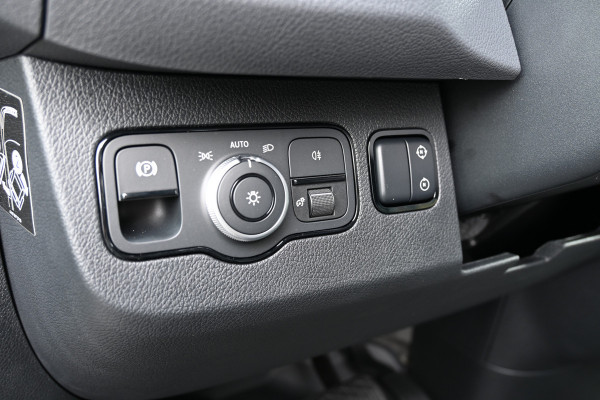 Mercedes-Benz Sprinter 319 CDI 4x4 L2H2 Pro HD Distronic, Draaistoelen, LED, Electrische schuifdeur Mercedes-Benz Sprinter 319 CDI 4x4 L2H2 Pro HD Distronic, Draaistoelen, LED, Electrische schuifdeur