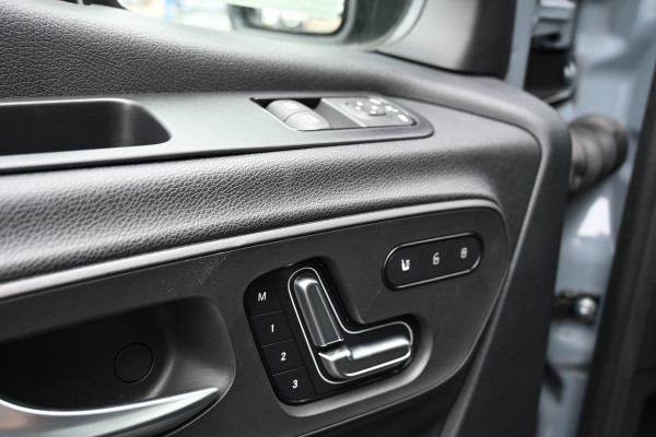 Mercedes-Benz Sprinter 319 CDI 4x4 L2H2 Pro HD Distronic, Draaistoelen, LED, Electrische schuifdeur Mercedes-Benz Sprinter 319 CDI 4x4 L2H2 Pro HD Distronic, Draaistoelen, LED, Electrische schuifdeur