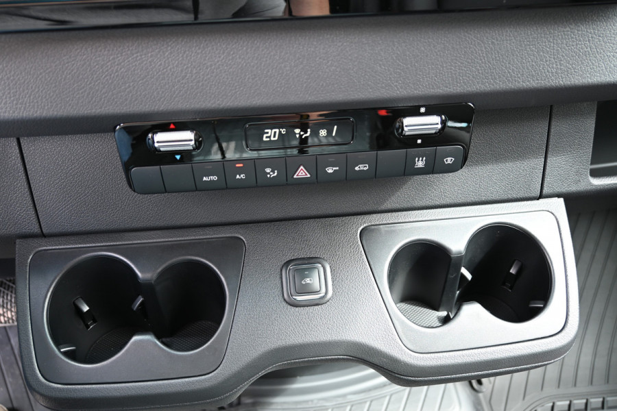 Mercedes-Benz Sprinter 319 CDI 4x4 L2H2 Pro HD Distronic, Draaistoelen, LED, Electrische schuifdeur Mercedes-Benz Sprinter 319 CDI 4x4 L2H2 Pro HD Distronic, Draaistoelen, LED, Electrische schuifdeur