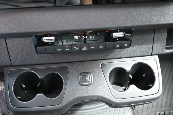 Mercedes-Benz Sprinter 319 CDI 4x4 L2H2 Pro HD Distronic, Draaistoelen, LED, Electrische schuifdeur Mercedes-Benz Sprinter 319 CDI 4x4 L2H2 Pro HD Distronic, Draaistoelen, LED, Electrische schuifdeur