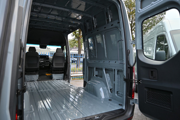 Mercedes-Benz Sprinter 319 CDI 4x4 L2H2 Pro HD Distronic, Draaistoelen, LED, Electrische schuifdeur Mercedes-Benz Sprinter 319 CDI 4x4 L2H2 Pro HD Distronic, Draaistoelen, LED, Electrische schuifdeur