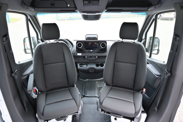 Mercedes-Benz Sprinter 319 CDI 4x4 L2H2 Pro Draaistoelen, LED, 360 Graden Camera, Navigatie Mercedes-Benz Sprinter 319 CDI 4x4 L2H2 Pro Draaistoelen, LED, 360 Graden Camera, Navigatie