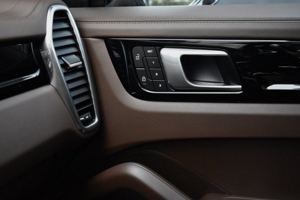 Porsche Cayenne Coupé 3.0 E-Hybrid 462pk SportDesign | Pano | 22'' Wielen | ACC | Softclose | Bose | Stoelventilatie | Head-Up | 360 Camera | Porsche Cayenne Coupé 3.0 E-Hybrid 462pk SportDesign | Pano | 22'' Wielen | ACC | Softclose | Bose | Stoelventilatie | Head-Up | 360 Camera |