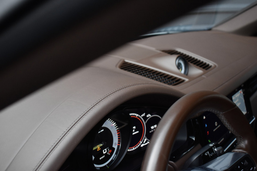 Porsche Cayenne Coupé 3.0 E-Hybrid 462pk SportDesign | Pano | 22'' Wielen | ACC | Softclose | Bose | Stoelventilatie | Head-Up | 360 Camera | Porsche Cayenne Coupé 3.0 E-Hybrid 462pk SportDesign | Pano | 22'' Wielen | ACC | Softclose | Bose | Stoelventilatie | Head-Up | 360 Camera |