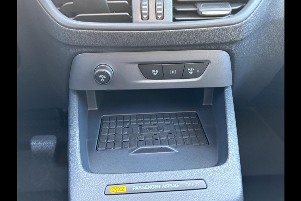 Ford E-Transit Courier Limited 44 kWh | SCI | 136pk | Ford Voorraad | Driver Assistance Pack | Laadvloerbescherming | Trekhaak | LED Laadruimteverlichting Ford E-Transit Courier Limited 44 kWh | SCI | 136pk | Ford Voorraad | Driver Assistance Pack | Laadvloerbescherming | Trekhaak | LED Laadruimteverlichting