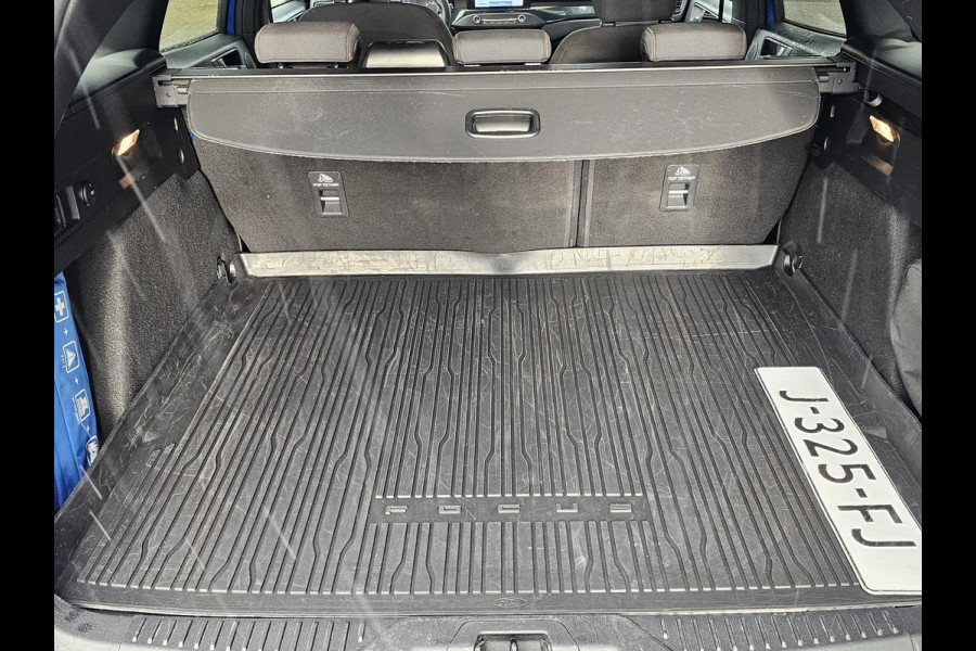 Ford FOCUS Wagon 1.5 EcoBoost ST-line Business 150 pk | Full led | PDC v+a | Trekhaak afneembaar | Keyless entry | Winterpack | Camera | Lane assist etc. Ford FOCUS Wagon 1.5 EcoBoost ST-line Business 150 pk | Full led | PDC v+a | Trekhaak afneembaar | Keyless entry | Winterpack | Camera | Lane assist etc.