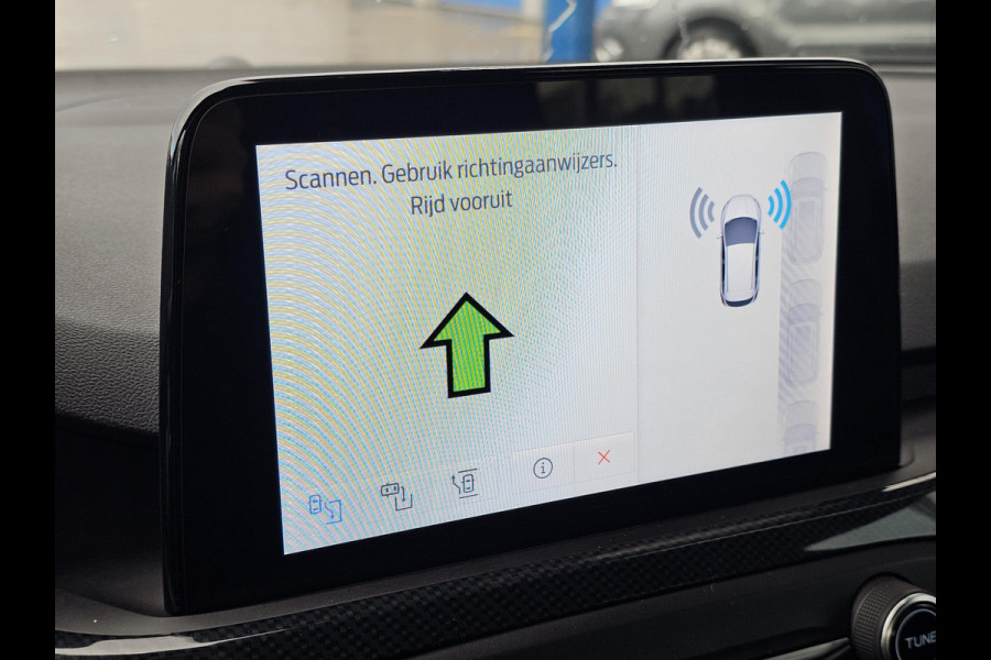 Ford FOCUS Wagon 1.5 EcoBoost ST-line Business 150 pk | Full led | PDC v+a | Trekhaak afneembaar | Keyless entry | Winterpack | Camera | Lane assist etc. Ford FOCUS Wagon 1.5 EcoBoost ST-line Business 150 pk | Full led | PDC v+a | Trekhaak afneembaar | Keyless entry | Winterpack | Camera | Lane assist etc.