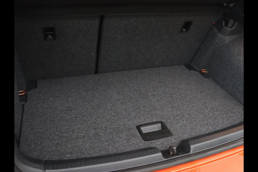 Volkswagen Polo 1.0 TSI R Line | Panoramadak | Stoelverwarming | Camera | Keyless | Adaptive cruise | Full LED | Virtual Cockpit | Navigatie | Climate control Volkswagen Polo 1.0 TSI R Line | Panoramadak | Stoelverwarming | Camera | Keyless | Adaptive cruise | Full LED | Virtual Cockpit | Navigatie | Climate control