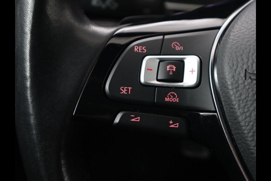 Volkswagen Polo 1.0 TSI R Line | Panoramadak | Stoelverwarming | Camera | Keyless | Adaptive cruise | Full LED | Virtual Cockpit | Navigatie | Climate control Volkswagen Polo 1.0 TSI R Line | Panoramadak | Stoelverwarming | Camera | Keyless | Adaptive cruise | Full LED | Virtual Cockpit | Navigatie | Climate control