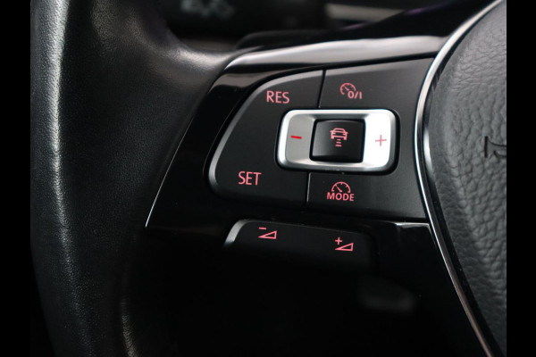 Volkswagen Polo 1.0 TSI R Line | Panoramadak | Stoelverwarming | Camera | Keyless | Adaptive cruise | Full LED | Virtual Cockpit | Navigatie | Climate control Volkswagen Polo 1.0 TSI R Line | Panoramadak | Stoelverwarming | Camera | Keyless | Adaptive cruise | Full LED | Virtual Cockpit | Navigatie | Climate control