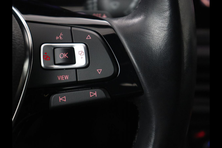 Volkswagen Polo 1.0 TSI R Line | Panoramadak | Stoelverwarming | Camera | Keyless | Adaptive cruise | Full LED | Virtual Cockpit | Navigatie | Climate control Volkswagen Polo 1.0 TSI R Line | Panoramadak | Stoelverwarming | Camera | Keyless | Adaptive cruise | Full LED | Virtual Cockpit | Navigatie | Climate control