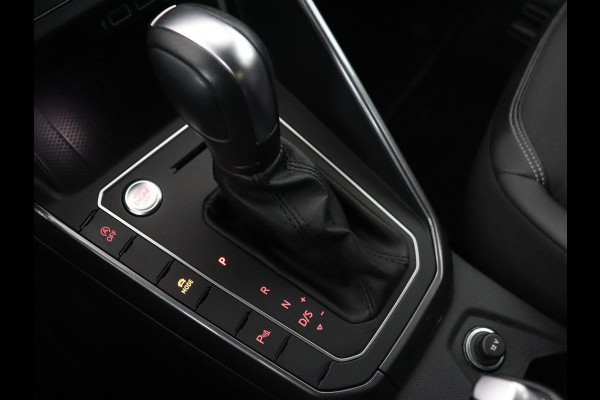 Volkswagen Polo 1.0 TSI R Line | Panoramadak | Stoelverwarming | Camera | Keyless | Adaptive cruise | Full LED | Virtual Cockpit | Navigatie | Climate control Volkswagen Polo 1.0 TSI R Line | Panoramadak | Stoelverwarming | Camera | Keyless | Adaptive cruise | Full LED | Virtual Cockpit | Navigatie | Climate control