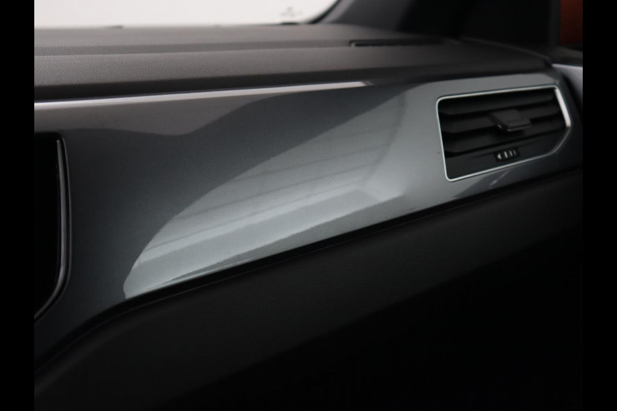 Volkswagen Polo 1.0 TSI R Line | Panoramadak | Stoelverwarming | Camera | Keyless | Adaptive cruise | Full LED | Virtual Cockpit | Navigatie | Climate control Volkswagen Polo 1.0 TSI R Line | Panoramadak | Stoelverwarming | Camera | Keyless | Adaptive cruise | Full LED | Virtual Cockpit | Navigatie | Climate control