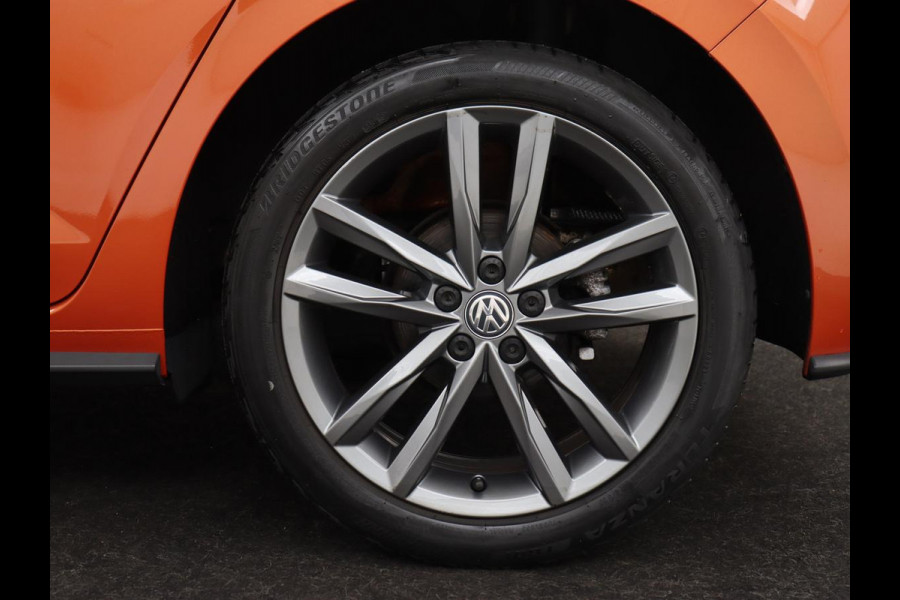 Volkswagen Polo 1.0 TSI R Line | Panoramadak | Stoelverwarming | Camera | Keyless | Adaptive cruise | Full LED | Virtual Cockpit | Navigatie | Climate control Volkswagen Polo 1.0 TSI R Line | Panoramadak | Stoelverwarming | Camera | Keyless | Adaptive cruise | Full LED | Virtual Cockpit | Navigatie | Climate control