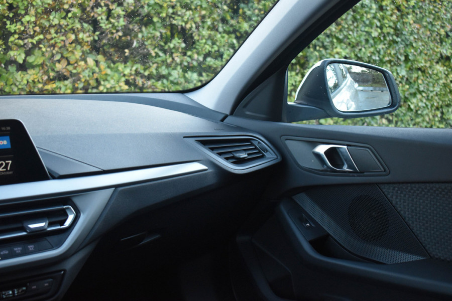 BMW 1-serie 118i Executive Edition | Navi Prof. | Carplay | Virtual Cockpit | DAB | PDC BMW 1-serie 118i Executive Edition | Navi Prof. | Carplay | Virtual Cockpit | DAB | PDC